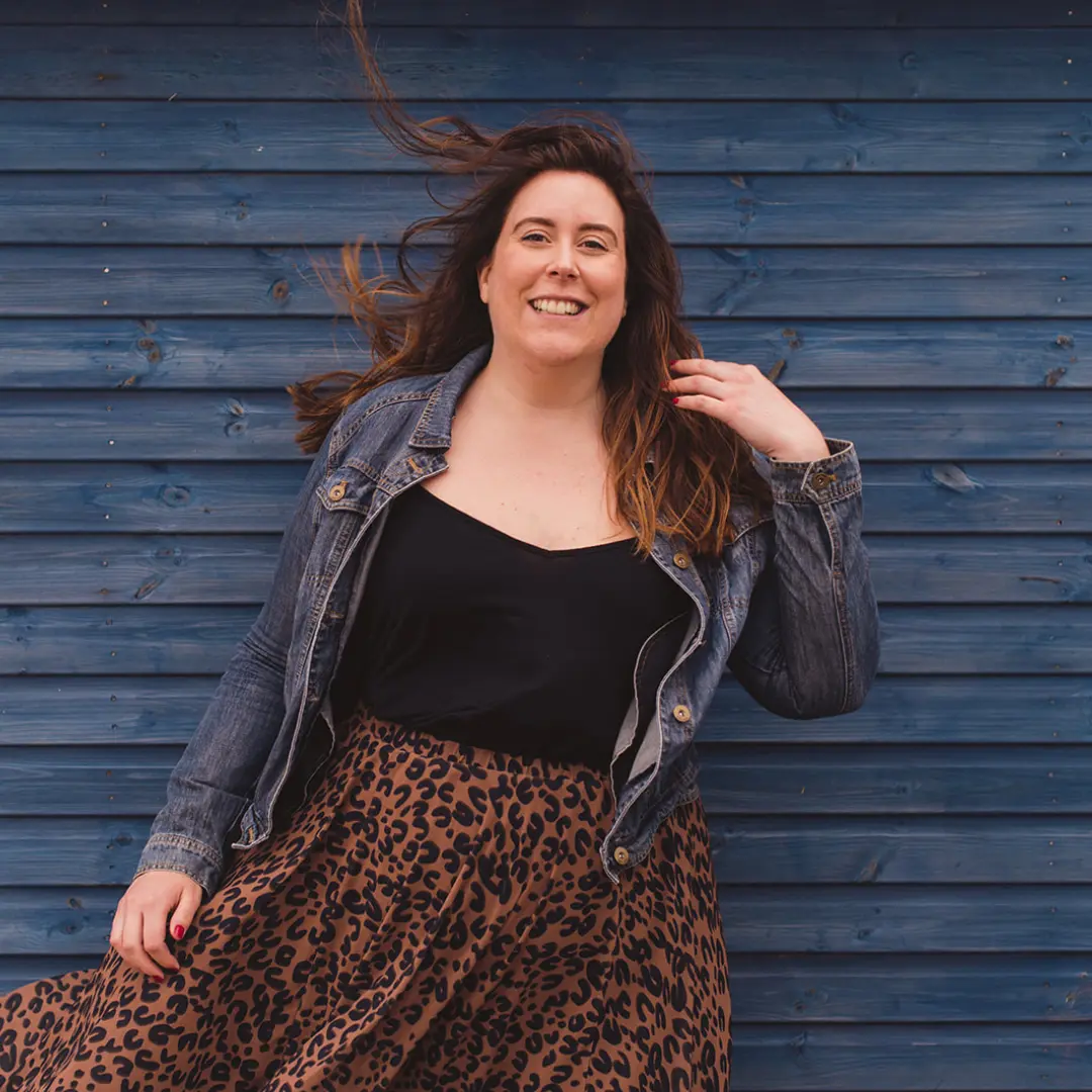 Jeanette The Mindset Nutritionist Body image and intuitive eating coach smiling at the beach.